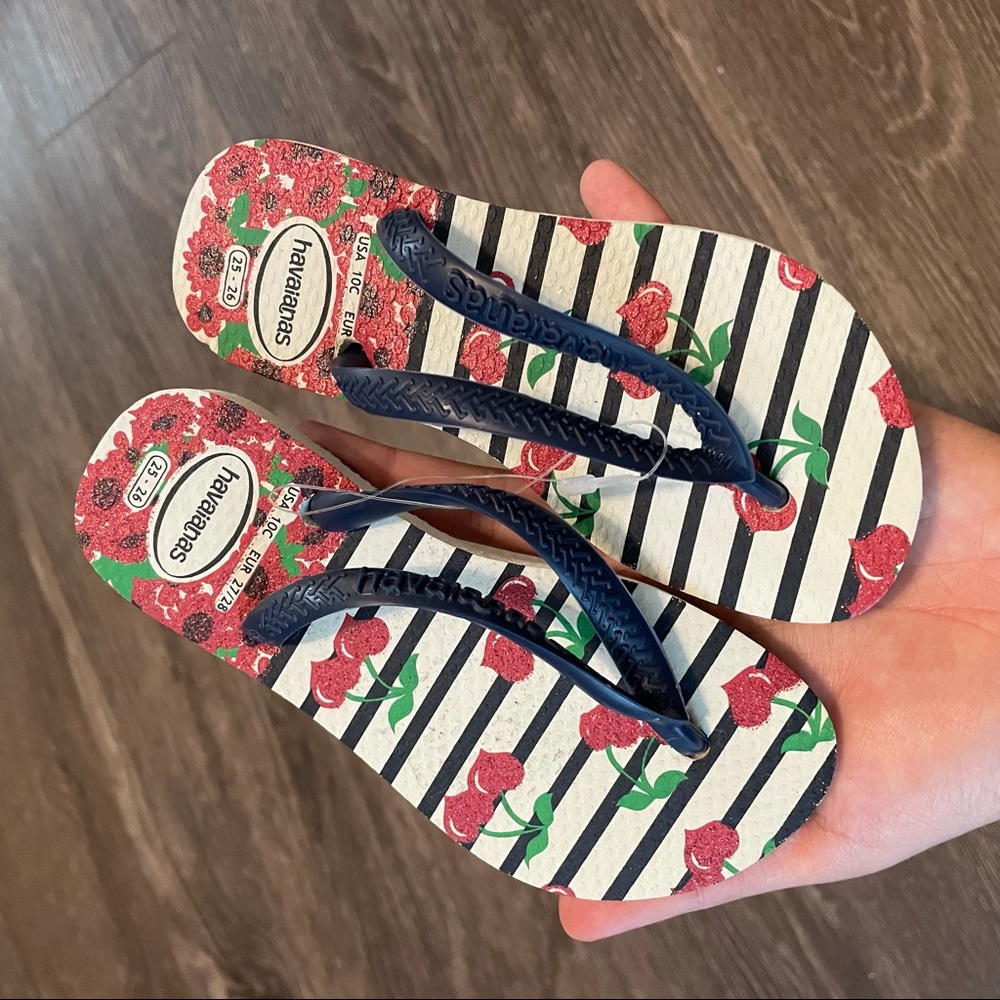 New havaianas cherry hearts print flip flops